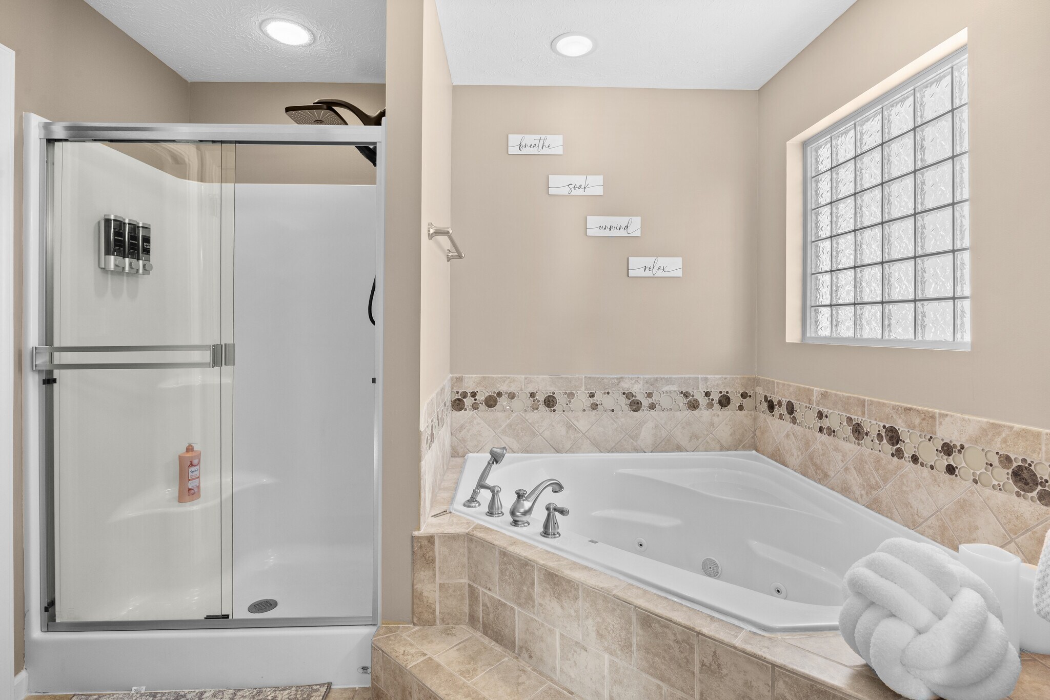 Building Photo - 25 Kettle Ct