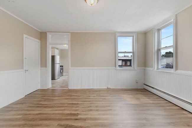 Building Photo - Coming Soon! Spacious 3 Bedroom home Locat...