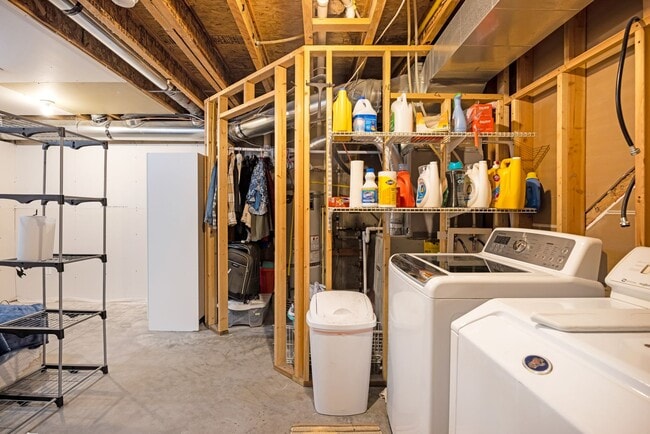 Building Photo - Gorgeous 4 Bed / 3 Bath Home on Hermione Lane!