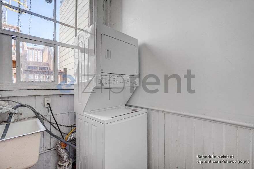 Building Photo - 2130 Jones St