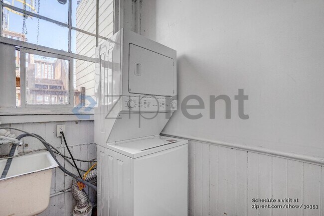 Building Photo - 2130 Jones St