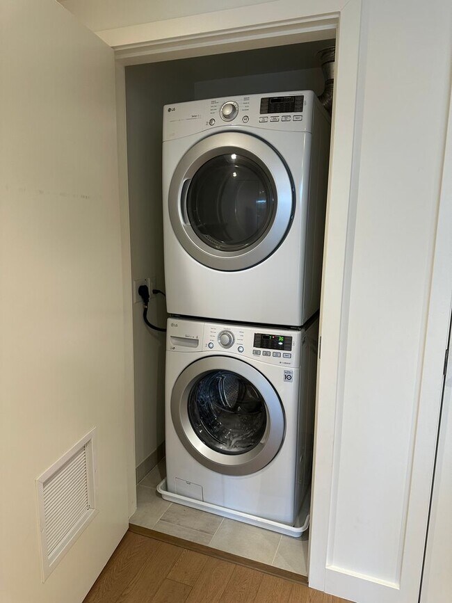 Building Photo - Savina By Bosa, 9th Floor Unit Available March 7th!