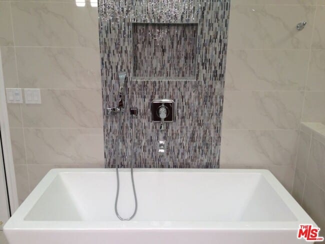 Building Photo - 17230 Avenida de la Herradura