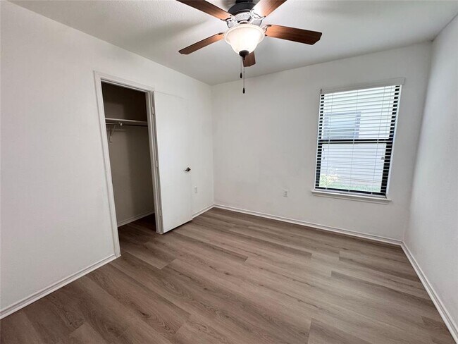 Building Photo - 9000 Stambourne St