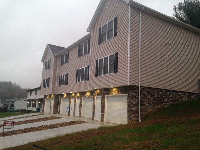 Exterior - 520 Broadway Ave