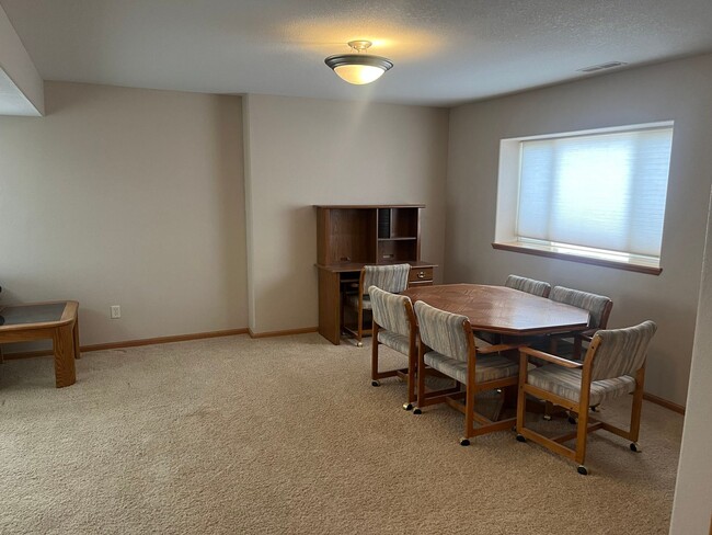 Building Photo - 4 Bedroom, 3 Bathroom Home for Rent
