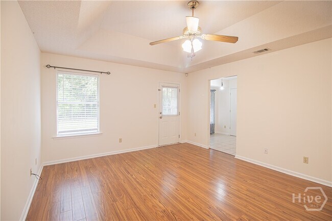 Building Photo - 148 Country Walk Cir