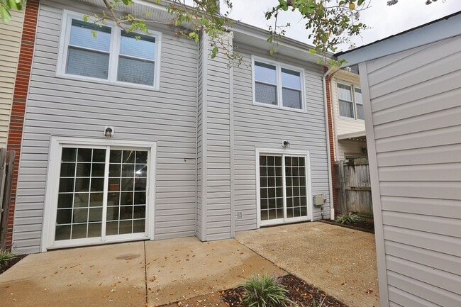 Building Photo - MUST SEE! Charming 3-Bedroom Townhome in Thoroughgood! 1-Car Attached Garage!