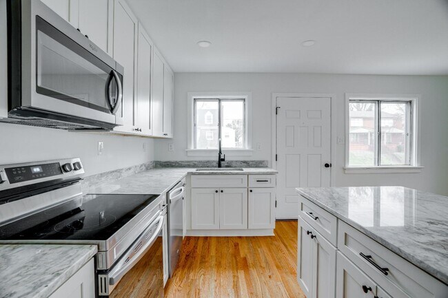 Building Photo - 2403 Flint St