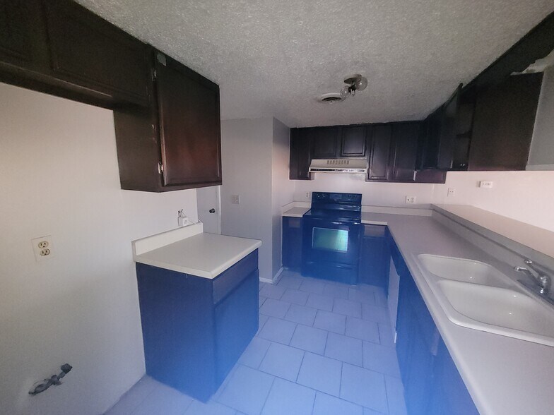 Building Photo - 7313 Edenborough Dr