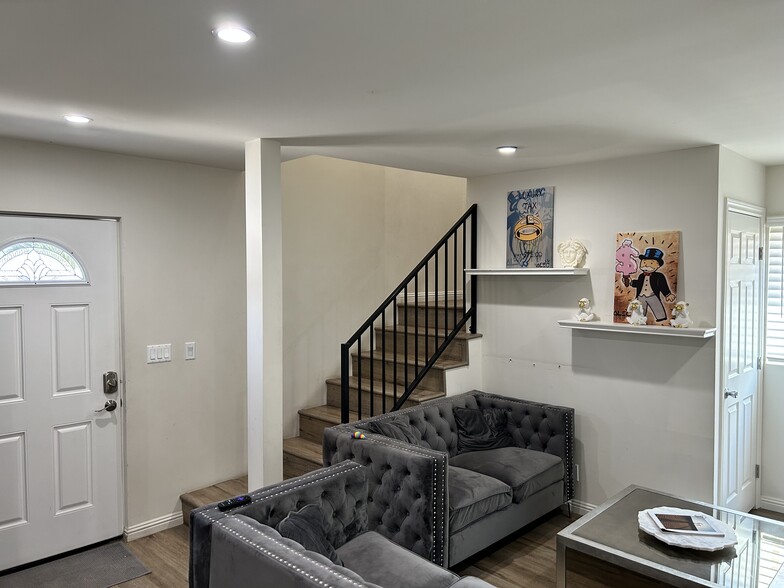 Building Photo - 6724 Nestle Ave