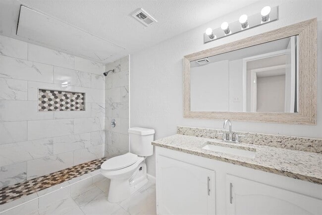 Building Photo - 2215 Overbrook Dr