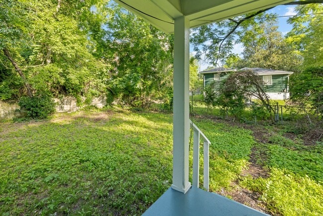 Building Photo - Charming 3 Bedroom, 2 Bathroom house