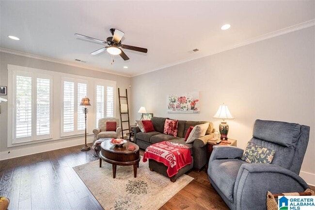 Building Photo - 2208 Grand Ave