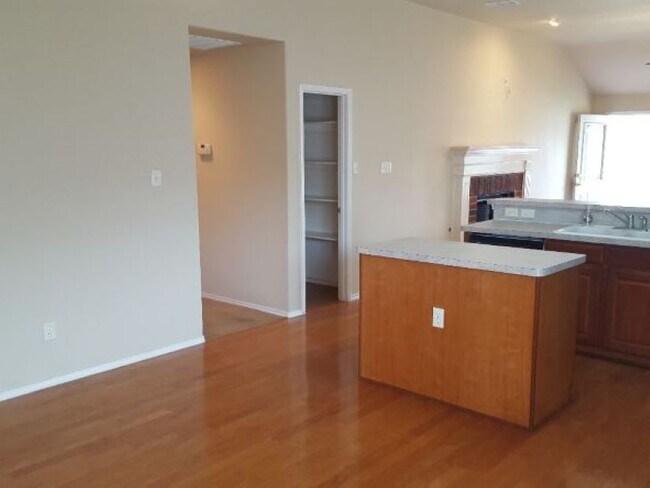 Building Photo - 6717 Dream Dust Dr