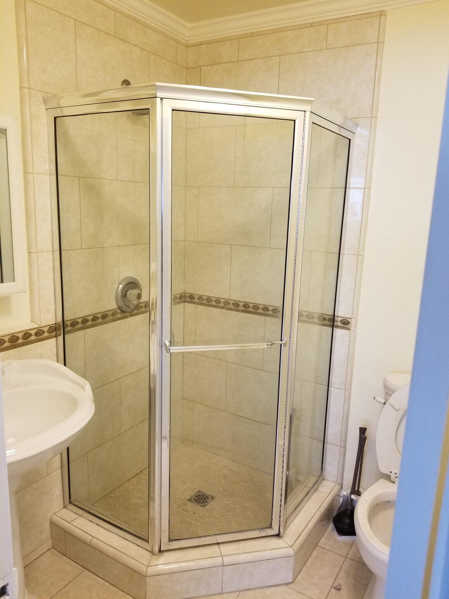 Building Photo - 621 S Shelton St