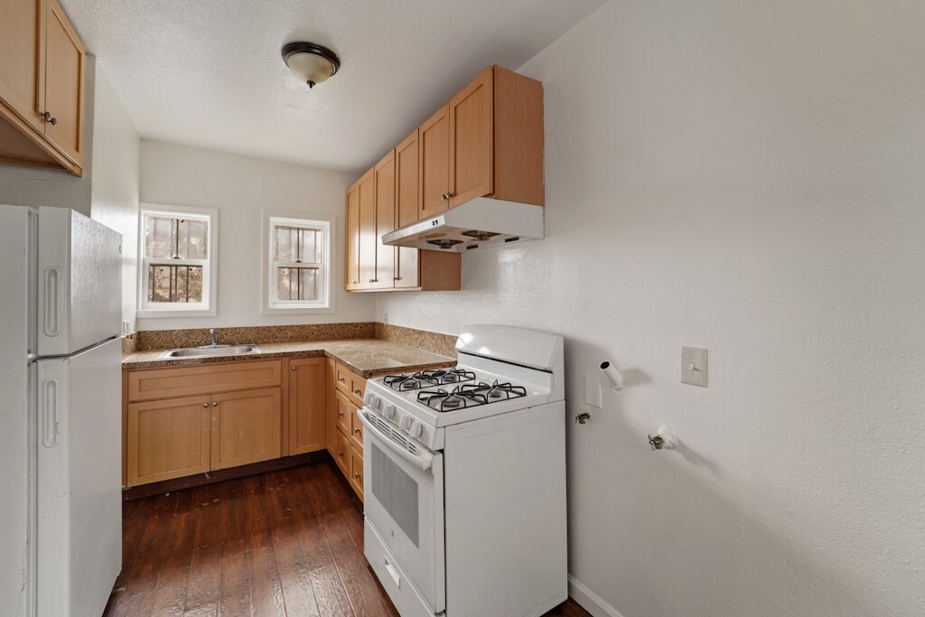 Building Photo - 402 Bissell Ave