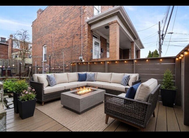 Building Photo - 414 Fisk St