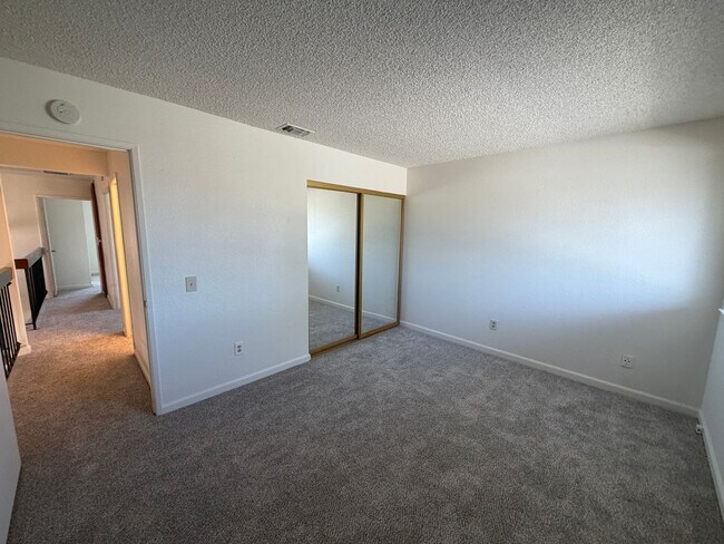 Building Photo - 872 Shellwood Way