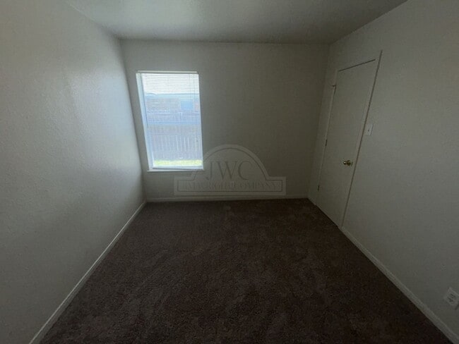 Building Photo - 2100 Schorn Dr