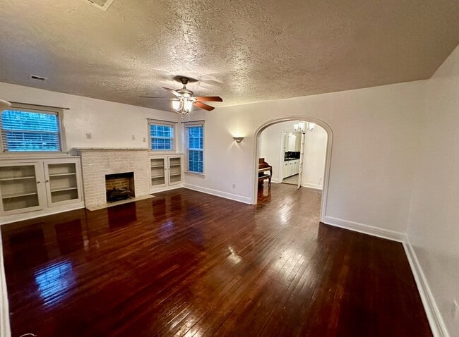 Building Photo - 212 W Hunnicutt Ave