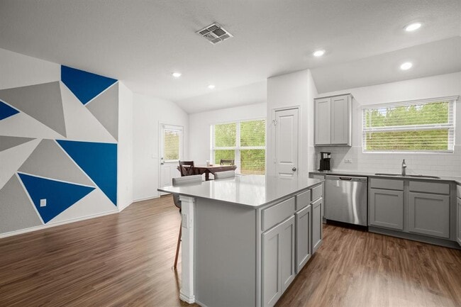 Building Photo - 4000 Fort Collins Way