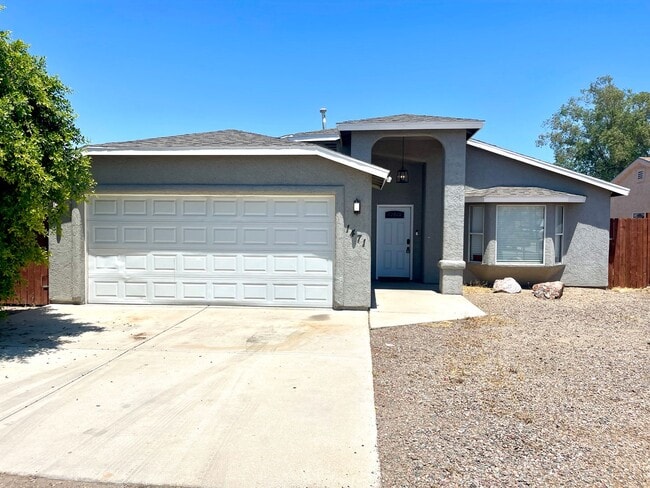 Primary Photo - Luxurious Fully Furnished 3 Bedroom Home w...