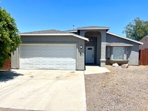 Building Photo - Luxurious Fully Furnished 3 Bedroom Home w...