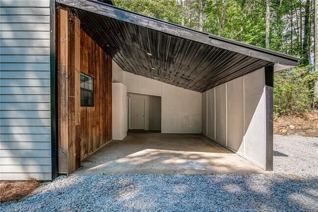 Building Photo - 5574 Hardscrabble Rd