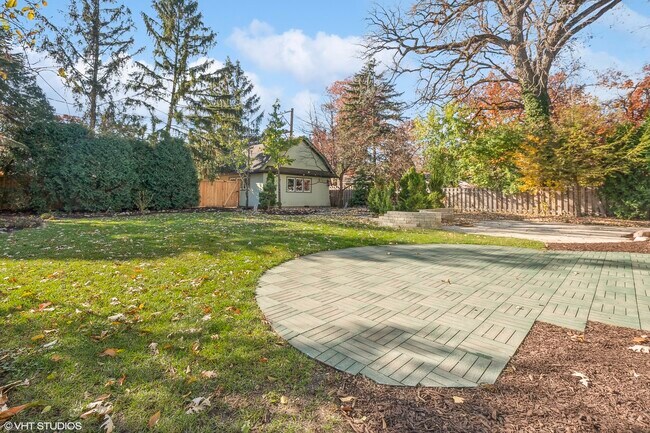 Building Photo - 619 Forest Ave