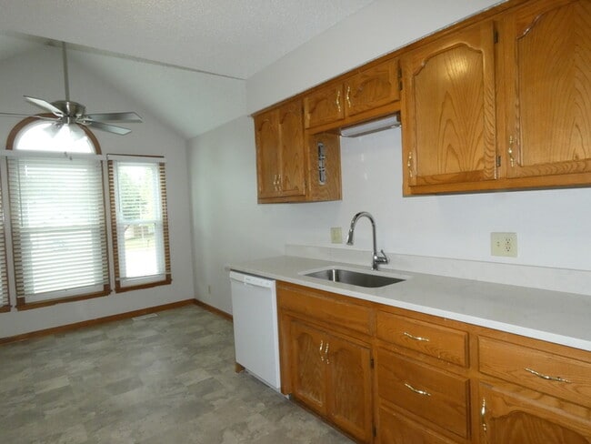 Building Photo - Beautiful Town Home in Kearney, MO
