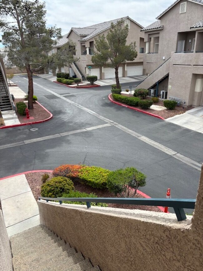 Building Photo - Beautiful, spacious top-floor 2-bedroom, 2-bathroom condo in the Southwest