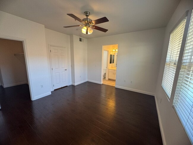 Building Photo - Spacious 2 Story Condo In Westlake Villas