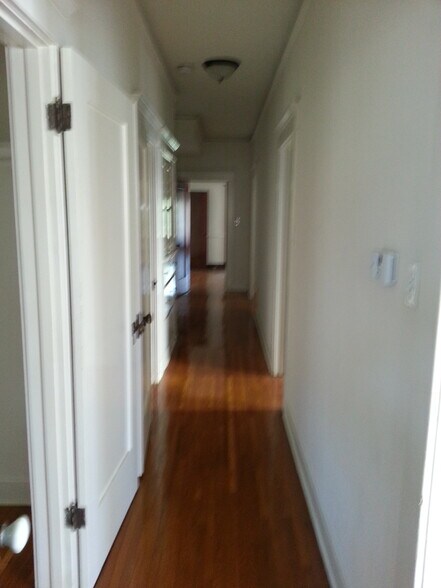 Hallway to living rm - 218 1/2 N Kenmore Ave