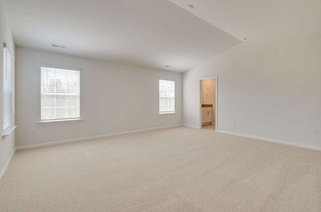 Building Photo - Spacious 4-Bed Gem with 2.5 Baths in Fuqua...