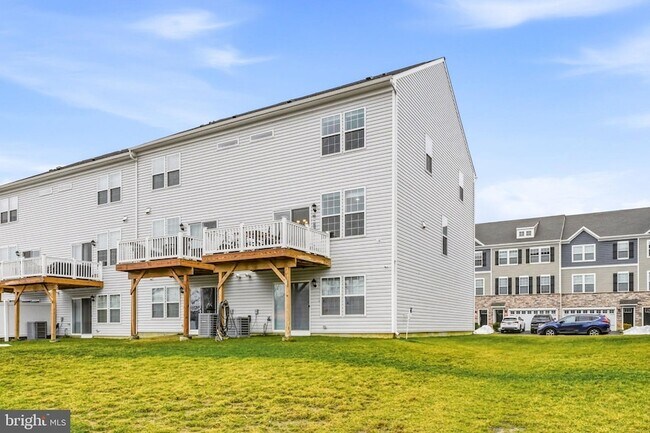 Building Photo - 20 Sister's Farmstead Rd