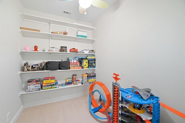 Building Photo - 500 Konstanty Cir