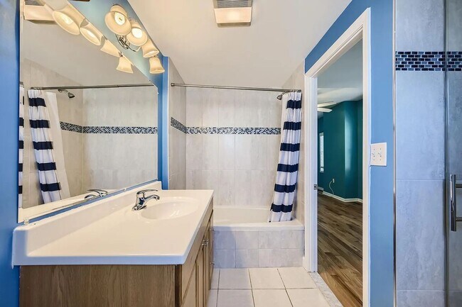 Building Photo - Charming 3 Bedroom/2.5 Bathroom Townhome in Patterson Park with Parking Pad!