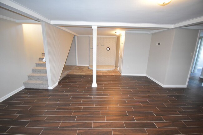 Building Photo - 4 Bedroom Home For Rent Over The River!