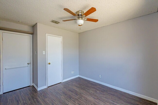 Building Photo - 509 Hopi Dr