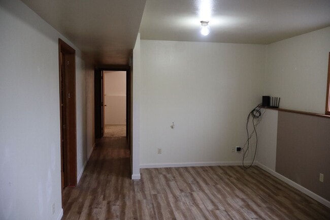 Building Photo - Spacious Home with Large pet friendly yard