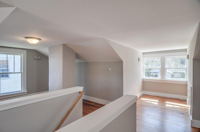 Building Photo - East Nashville Cottage!