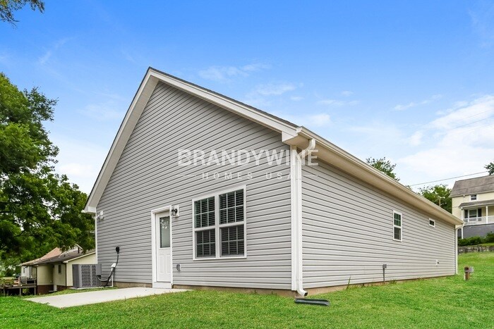 Building Photo - 204 Franklin Ave NW