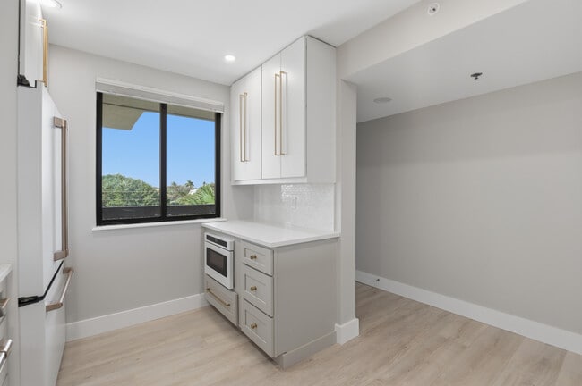 Building Photo - 401 S Seas Dr