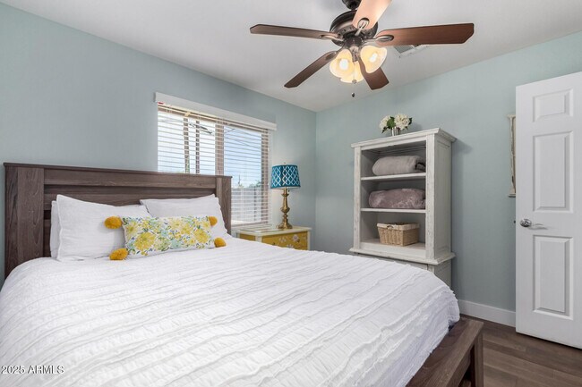 Building Photo - 6839 E Earll Dr