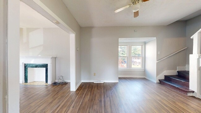 Building Photo - Updated 3 bedroom/1.5 bathroom, Single Fam...