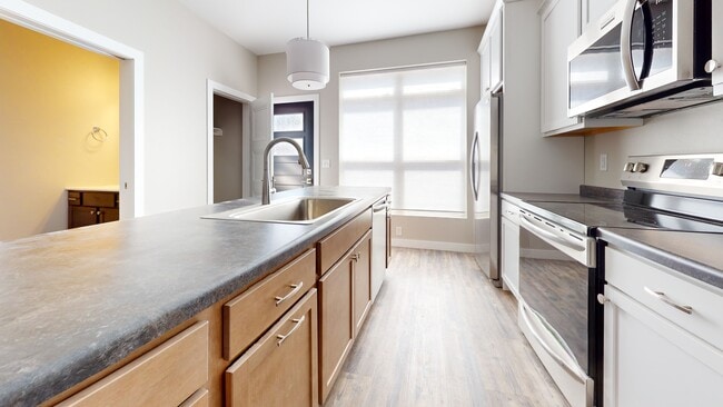 Building Photo - 207 Short St