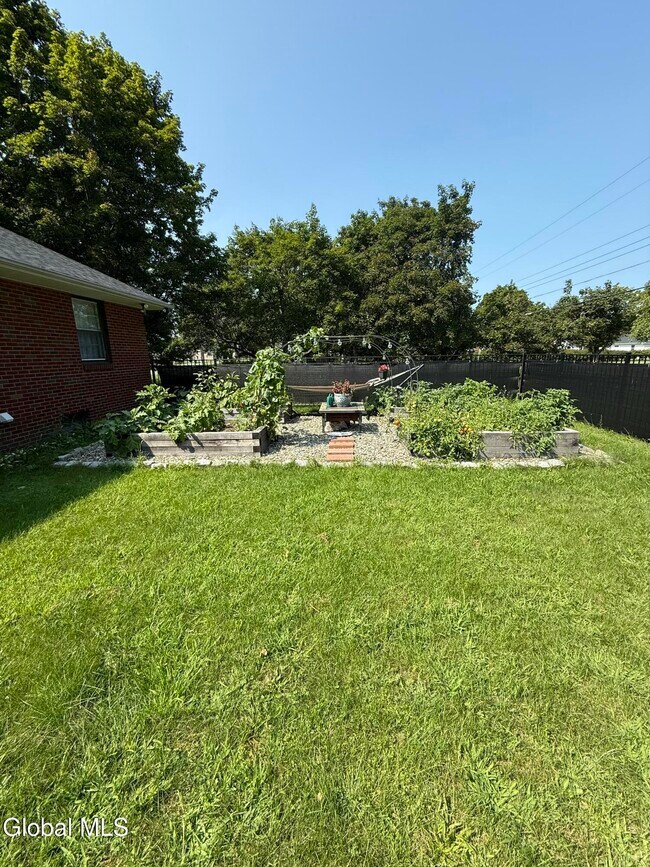 Building Photo - 143 Schuurman Rd