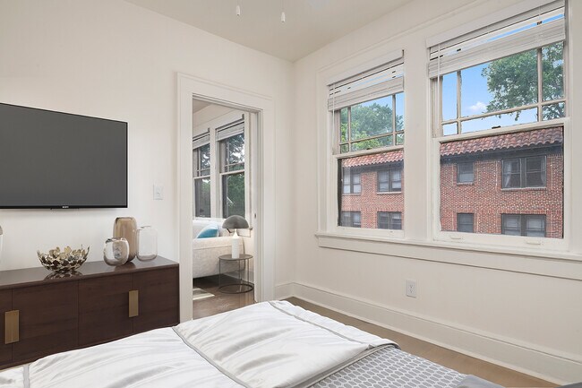 Building Photo - Highland Oaks