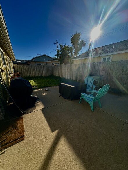 Building Photo - 2101 Sunset Ave